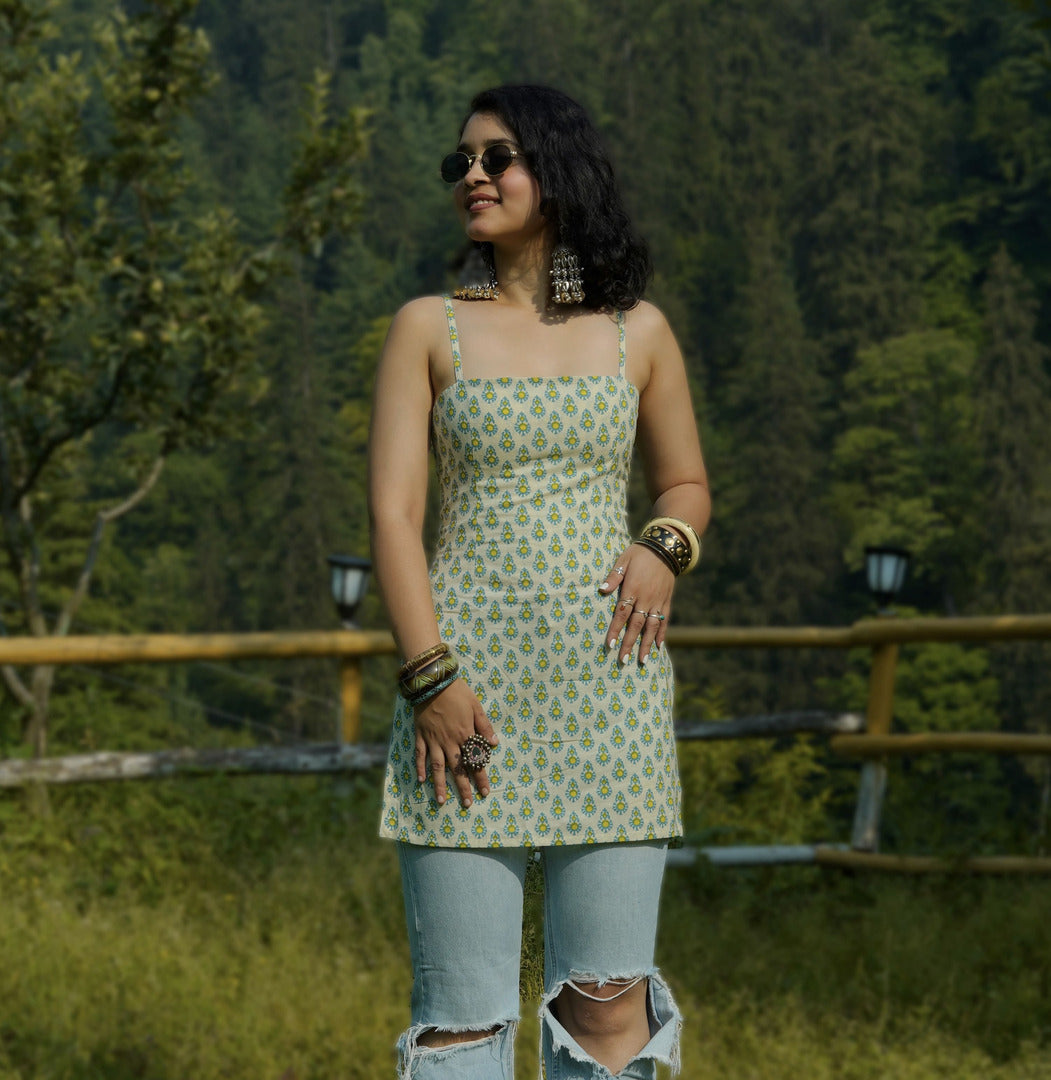 Tirchi nazar Back Bow Tie Padded Kurti